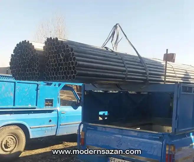 بارگیری و ارسال لوله داربست برای مشتریان