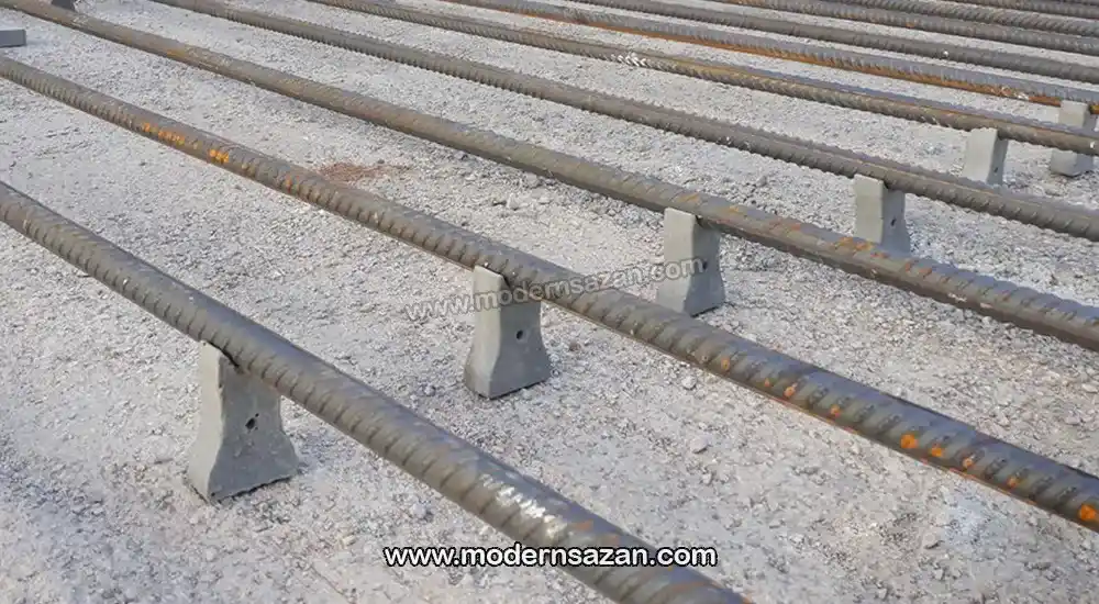 نحوه قرارگیری اسپیسر بتنی در زیر میلگرد