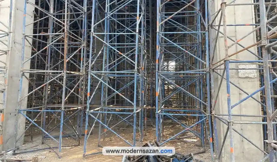 استفاده از داربست مثلثی کار کرده